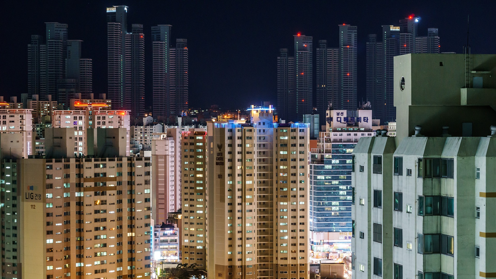 https://img.broadbandtechreport.com/files/base/ebm/btr/image/2023/09/apartment_block_933538_1920.650b526a4cdd8.png?auto=format%2Ccompress&w=320